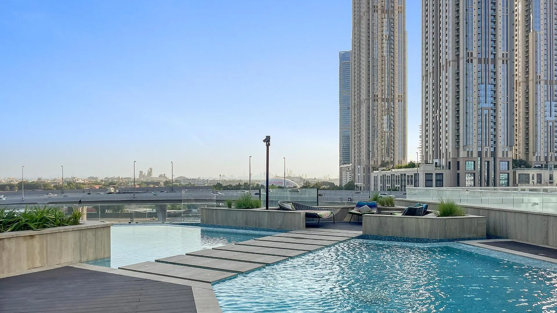 Luxury 2Br In Business Bay With Balcony & Canal View Dubai Apartment